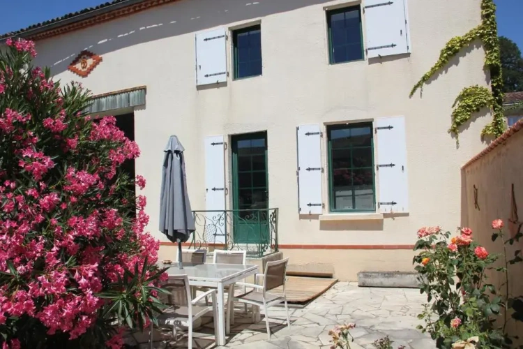 2 Bedrooms Cottage