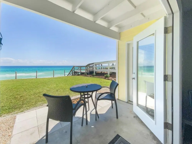 Sunseekers - 2 - 2 Br condo by RedAwning