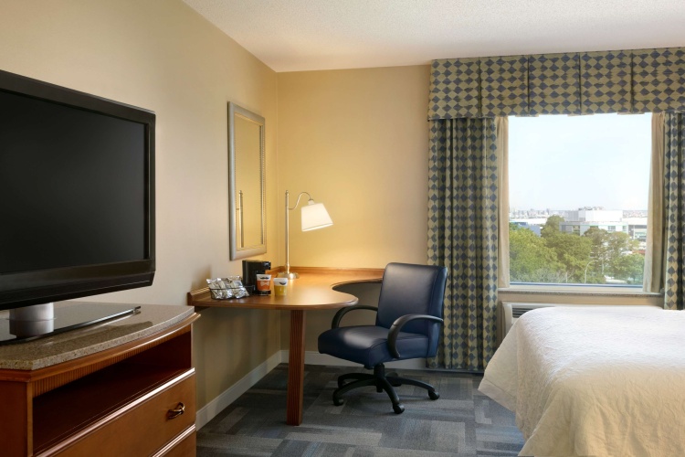 Hampton Inn New York - LaGuardia Airport photo 8