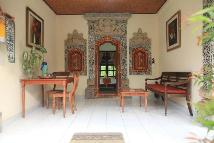 Liang House and Hostel