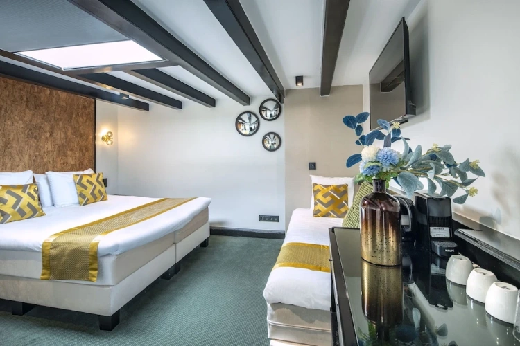 Standard Triple room