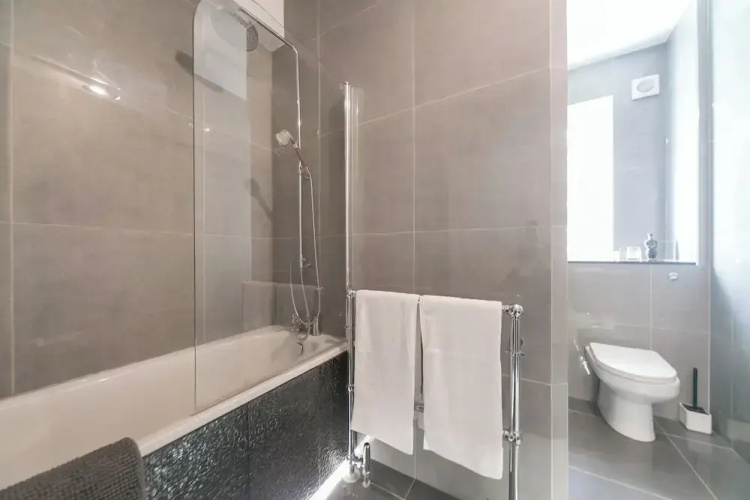 Beautifully Presented Centrally Located Studio apt