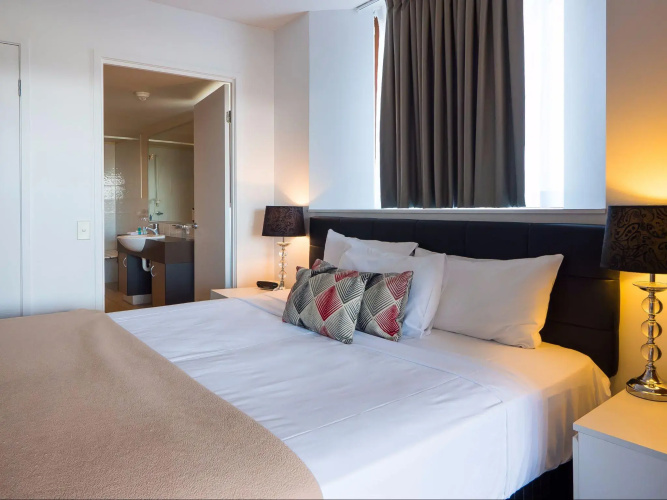 Broadbeach Savannah Hotel & Resort