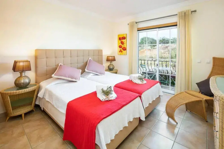 Stylish 2BR Apartment With Pool, Parking & Wifi