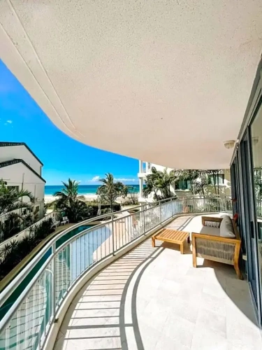 4 Bedrooms Apartment with ocean view