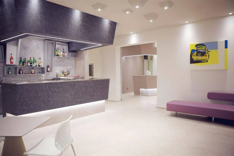 L'Hotel