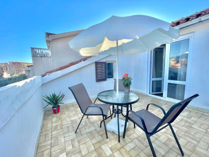 1 Bedroom Apartment with balcony and with view
