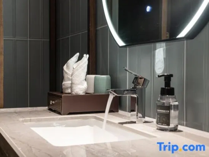 TILL BRIGHT Hotel (Longping Gaoke)