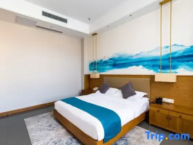 Deluxe Double Suite with mountain view