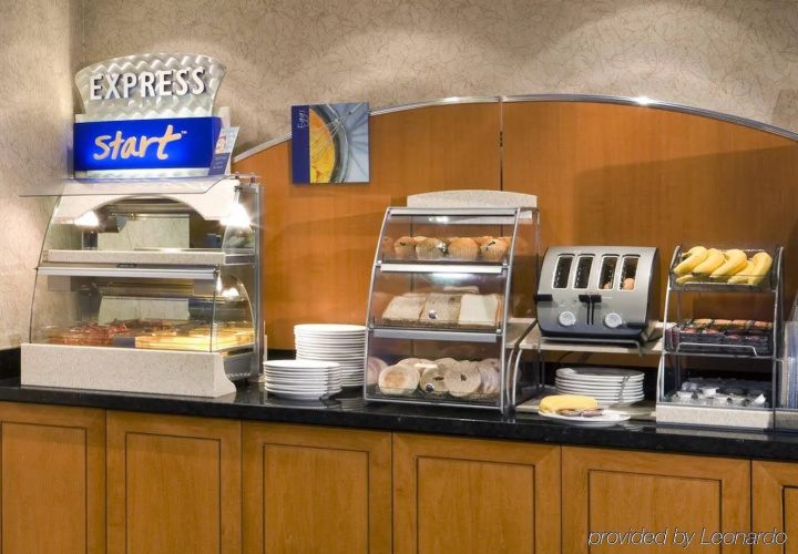 Holiday Inn Express Vancouver Airport - Richmond photo 13