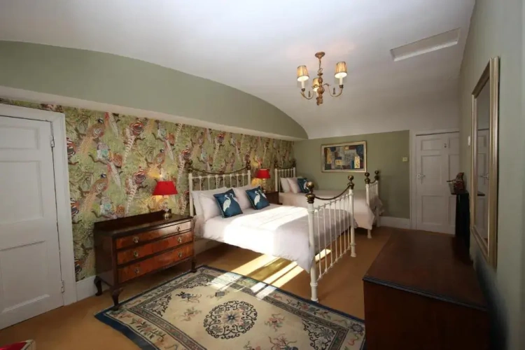 Standard Triple room with garden view
