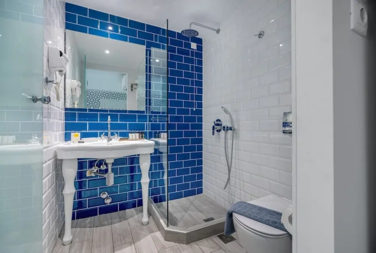Family Suite with partial sea view