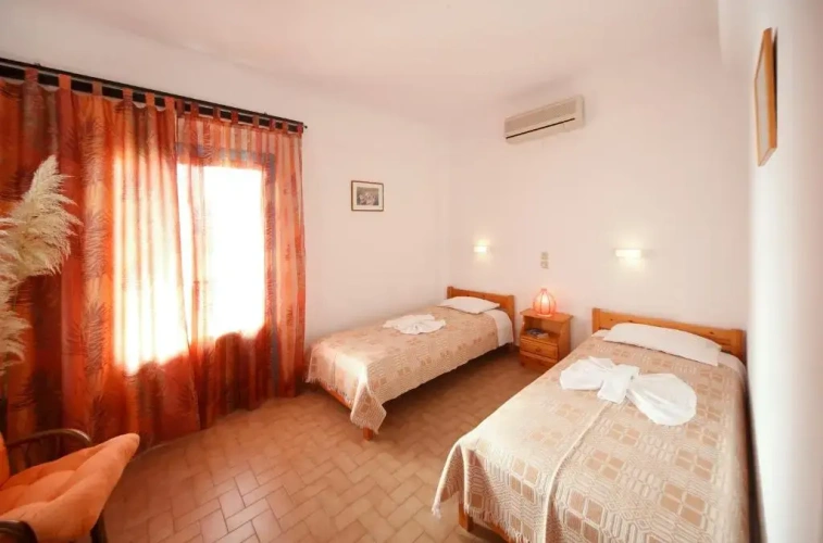 2 Bedrooms Apartment