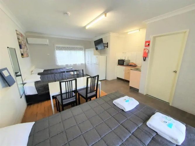 Standard Triple room