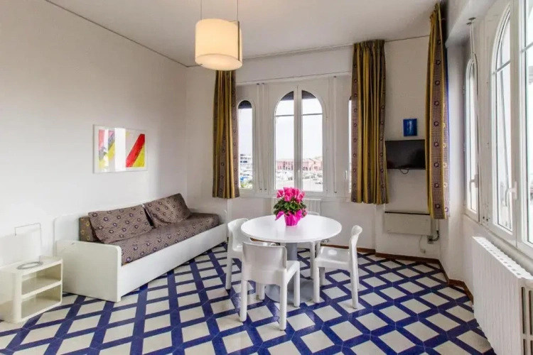 Apartment with sea view