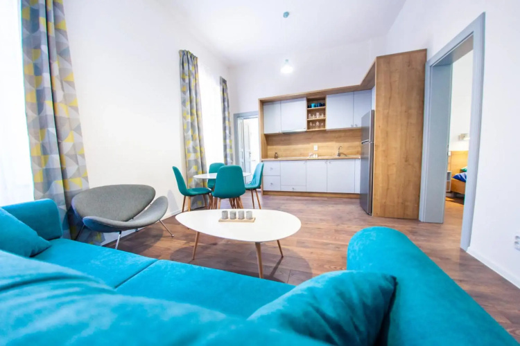 Central Luxury 1