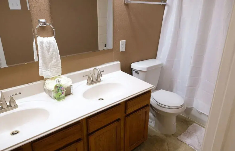 4Bdrm 3.5Bath 11Beds - Great House