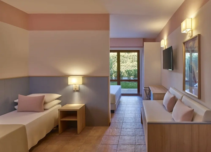 Premium Pool Area Triple room Garden