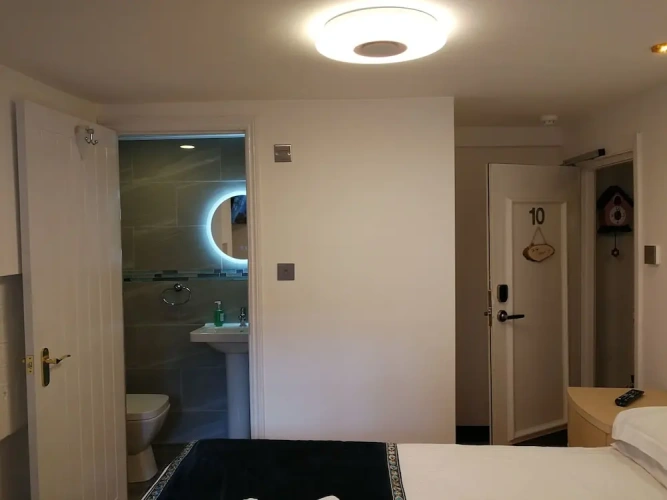 Luxury Double Basement room