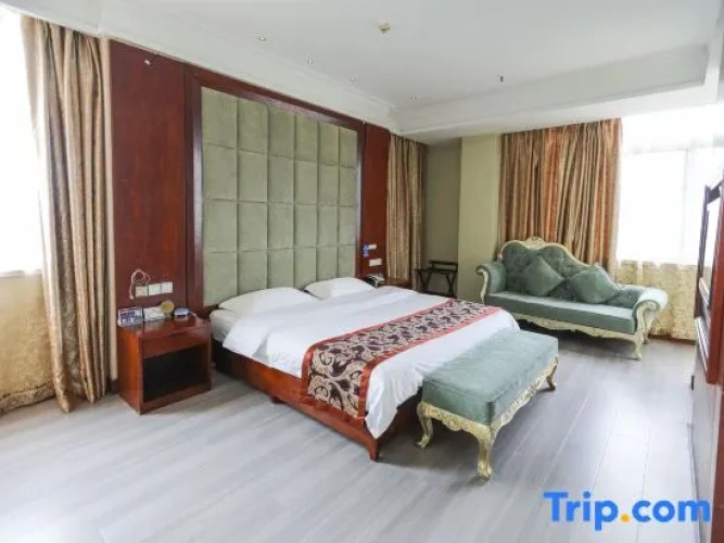 Deluxe Suite