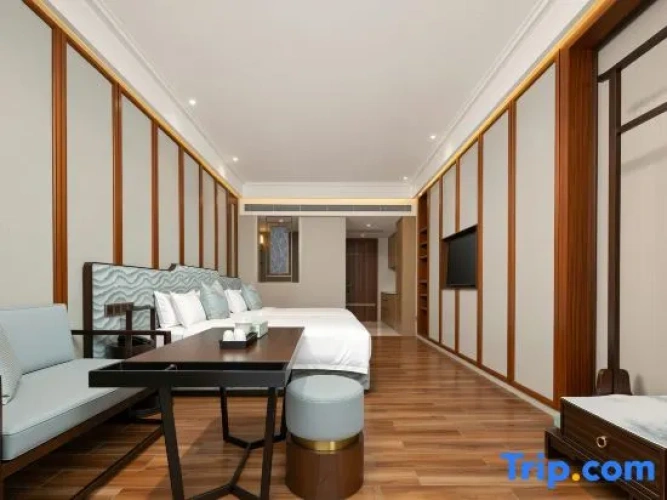 Standard Twin room with pool view