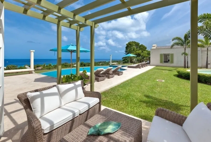 4 Bedrooms Villa