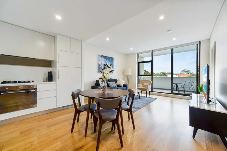 Modern Apartment Next to Largest Shopping Centre