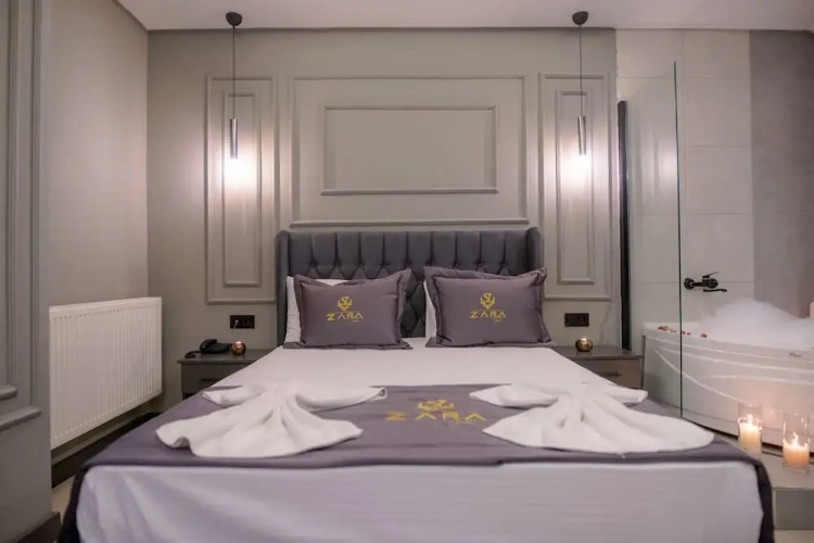 Deluxe Double room with city view