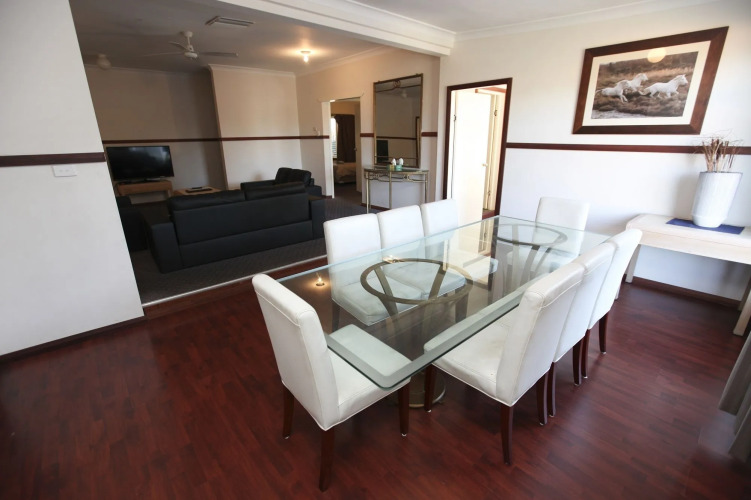 Macquarie CottageOver view