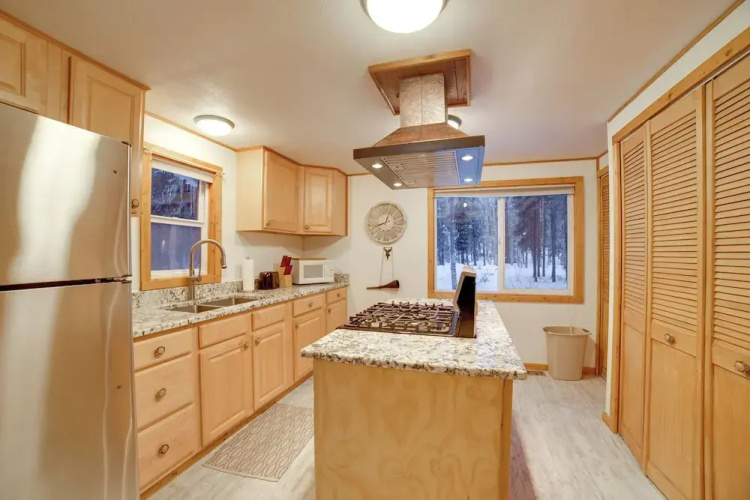 Studio Steps to Kenai River w/ Fire Pit!