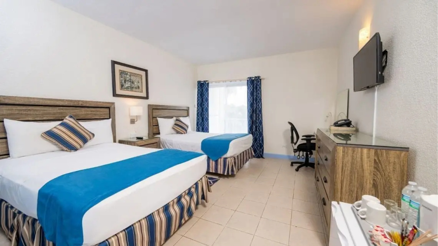 Standard room with pool view