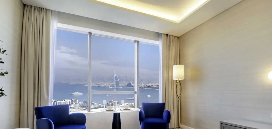 LUX  Iconic Views at Palm Tower Studio 2