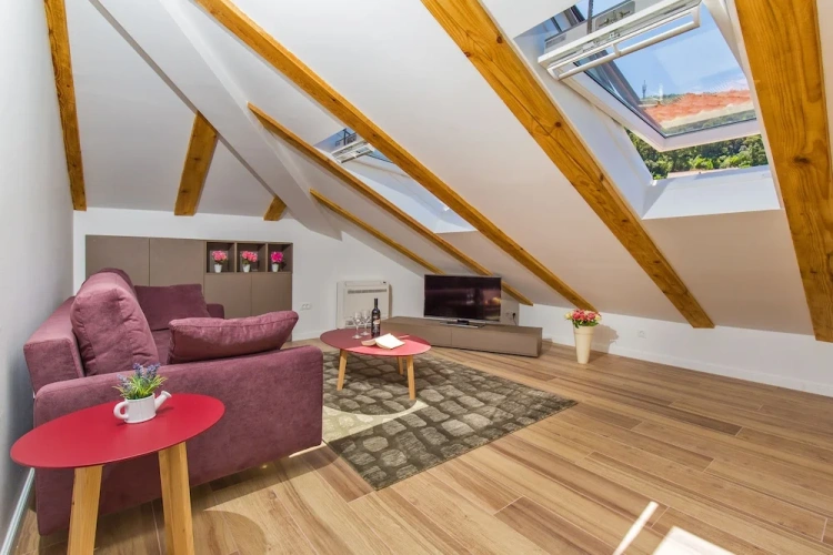 Luxury Attic Apartment with balcony