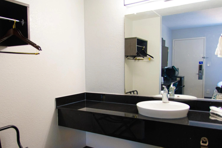Motel 6 Lantana photo 11