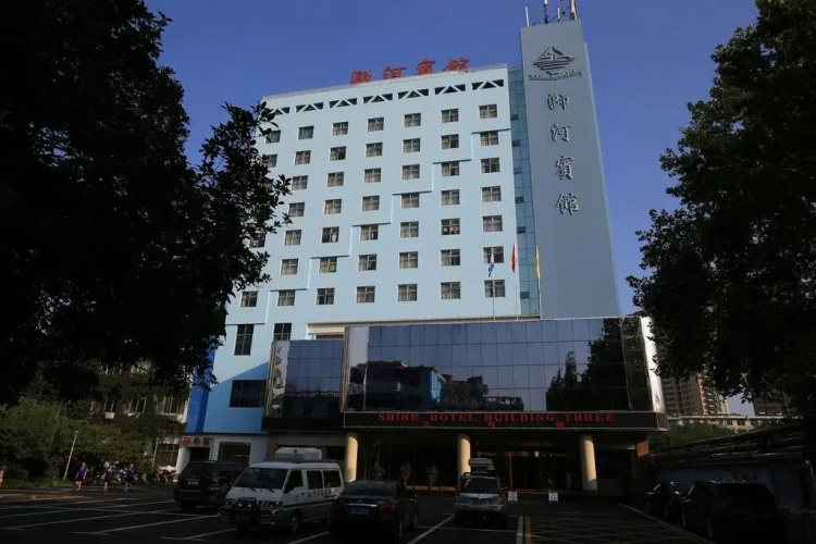 Shihe Hotel Xinyang