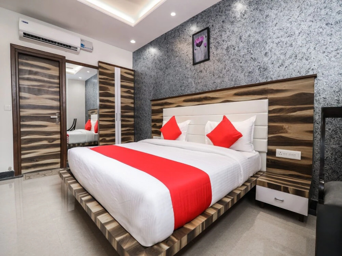 OYO 15556 Hotel Wind Palace