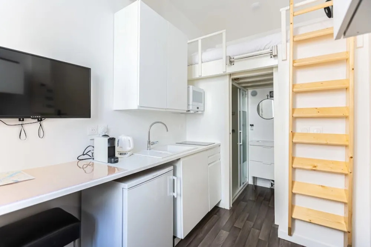 Cosy studio at Paul Doumer, by GuestReady