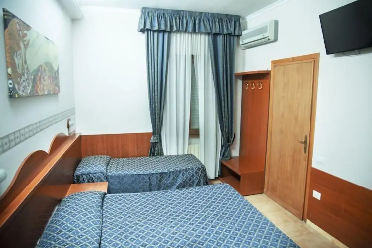 Camp's Hotel