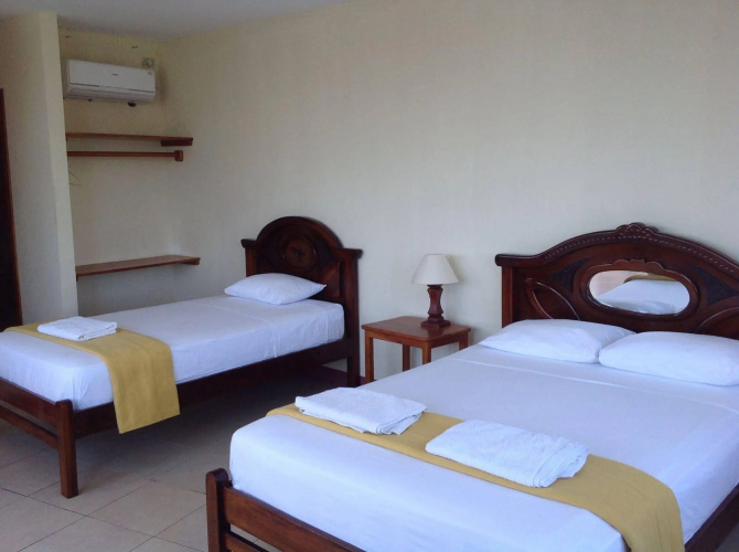 Gloria-Galápagos Inn