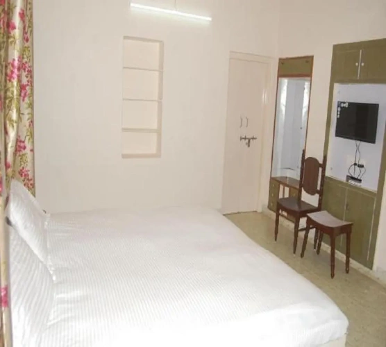 Standard Basement room