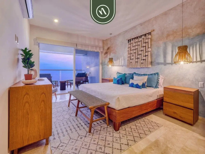 Luxury Oceanfront 3 BR Condo - Pools