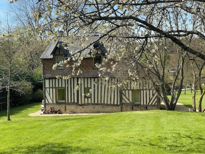 2 Bedrooms Premium Cottage with garden view