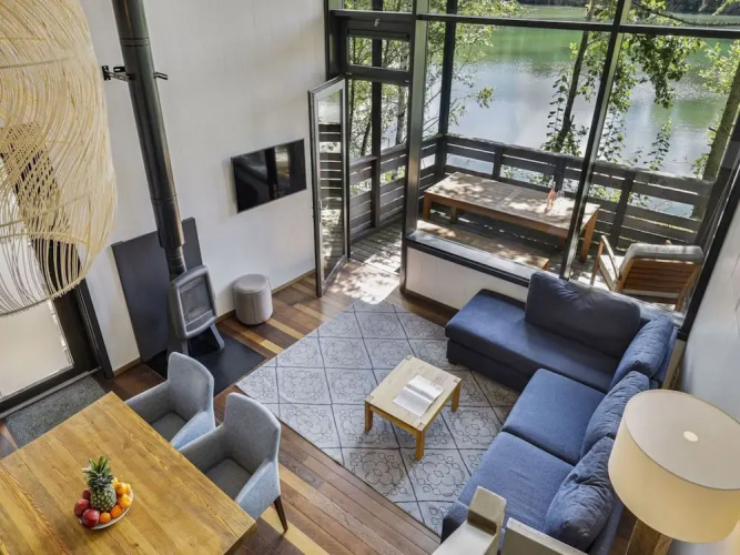 Sky Pad: Lakeside Retreat