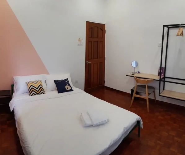 4 Bedrooms Cottage with balcony