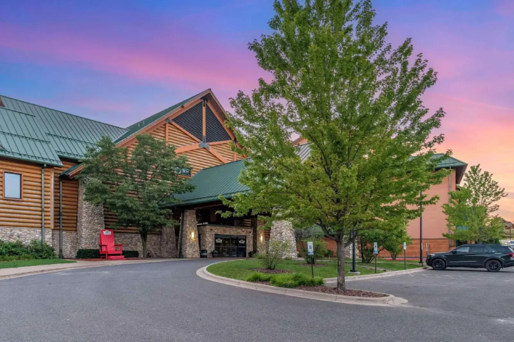 Three Bears Waterpark Resort Near Tomah, Ascend Collection Hotel