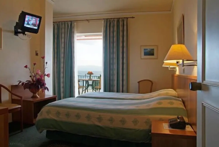 Standard Triple room with balcony and with sea view