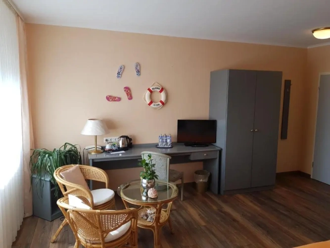 Standard Triple room