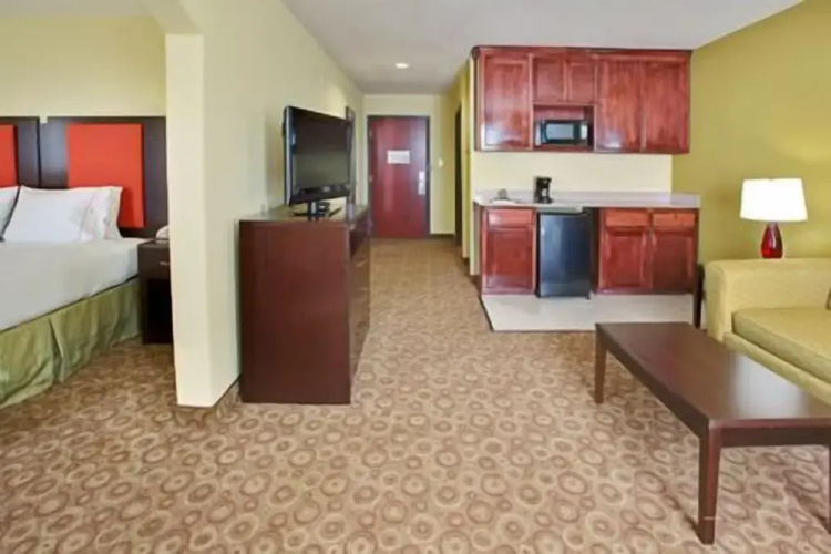 Holiday Inn Express Waller