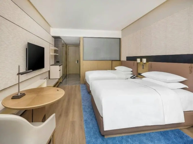 Deluxe Quadruple room with city view