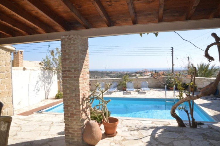 2 Bedrooms Villa